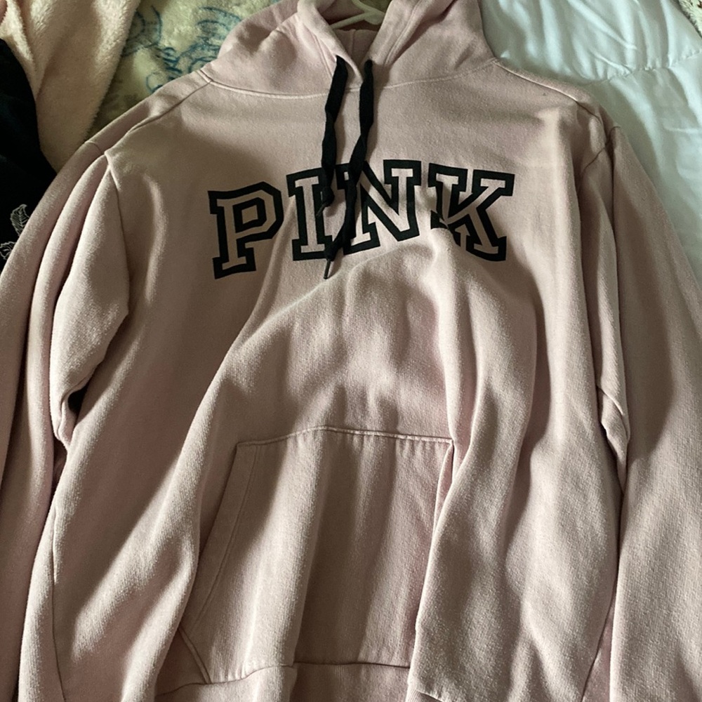 vs/pink hoodie